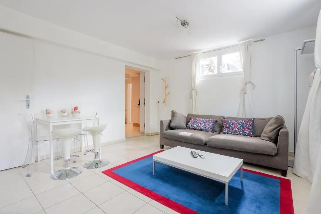 2 Room Apartment, Free Parking And Wifi Genève Suisse