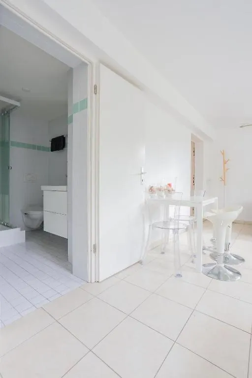 2 Room Apartment, Free Parking And Wifi Genève