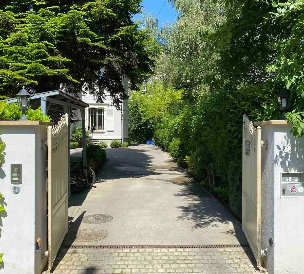 2 Room Apartment, Free Parking And Wifi Genève